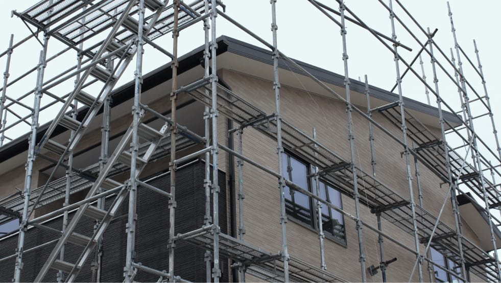 足場の組み立てのイメージ写真